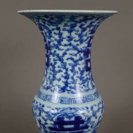 Blau-weiße Balustervase - China, ausgehende Qing-Dynastie, s… - photo 3