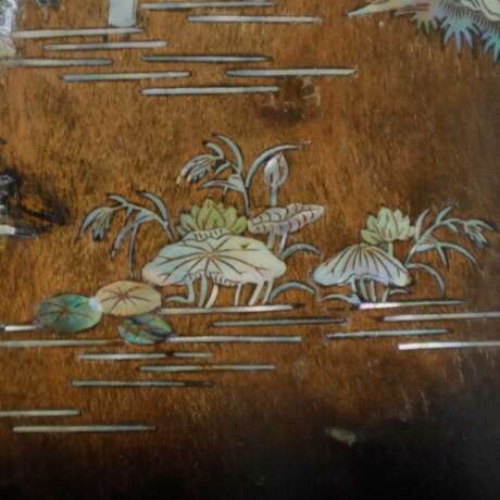 Kleines Holztablett mit Perlmuttintarsien - China, ca. 1.Häl… - фото 12