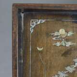 Kleines Holztablett mit Perlmuttintarsien - China, ca. 1.Häl… - фото 14