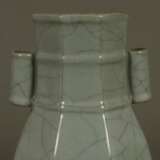Hu-Vase - China, birnförmige gekantete Wandung auf Standring… - photo 3