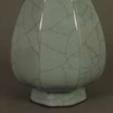 Hu-Vase - China, birnförmige gekantete Wandung auf Standring… - photo 4