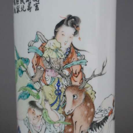 Hutstand - China, Porzellan mit polychromer Emailmalerei in… - Foto 2