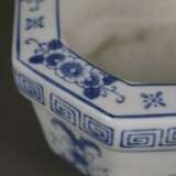 Blau-weiße Jardinière - Porzellan, China 20.Jh., oktogonale… - Foto 3