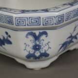 Blau-weiße Jardinière - Porzellan, China 20.Jh., oktogonale… - фото 5