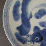 Teller mit Karpfendekor - China, späte Qing-Dynastie, Porzel… - Foto 5