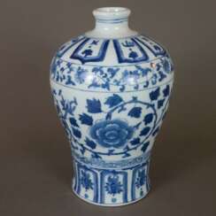 Blau-weiße Vase in Meiping-Form - China, Porzellan, Bemalung…