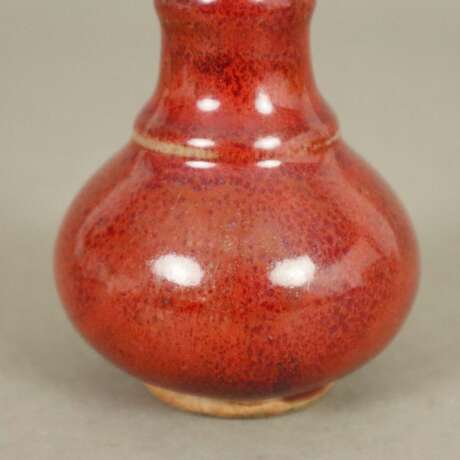 Kleine „Ochsenblut“-Flaschenvase - China, kugelbauchige Form… - фото 3
