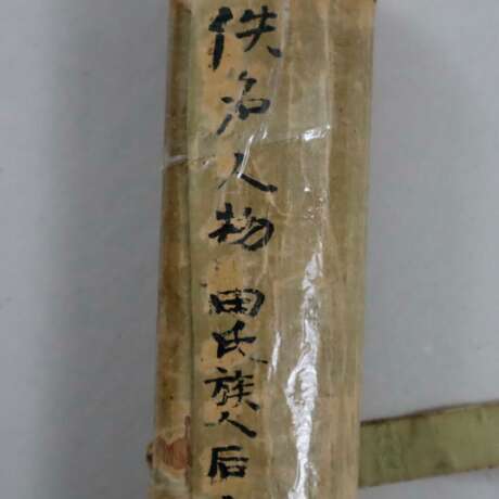 Chinesisches Rollbild - nach 1900- Kalligraph mit Gehilfen u… - photo 9