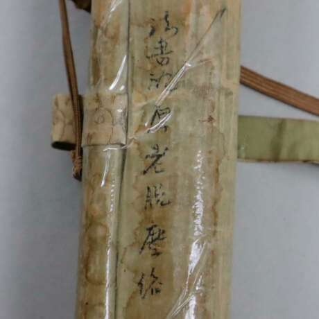 Chinesisches Rollbild - nach 1900- Kalligraph mit Gehilfen u… - photo 11