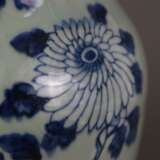 Vase mit Shishis als Handhaben - China um 1900, Porzellan, h… - photo 6