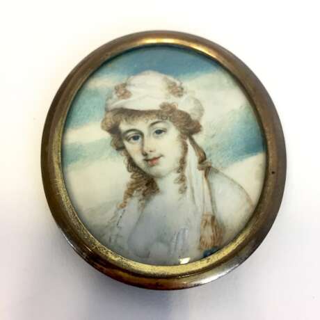 Nathanaiel Plimer (Wellington 1757 - 1822) zugeschrieben: Elfenbein Miniatur. Brustbild einer jungen Adligen. London um 1800 - photo 1