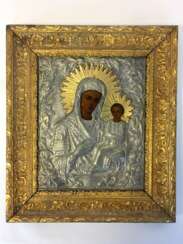 Jugendstil Ikone: "Gottesmutter mit segnendem Jesus". Messingoklad. 19. Jahrhundert