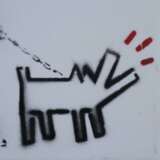 Banksy - "Dismal Canvas" mit Motiv "Haring Dog", 2015, Souve… - Foto 3