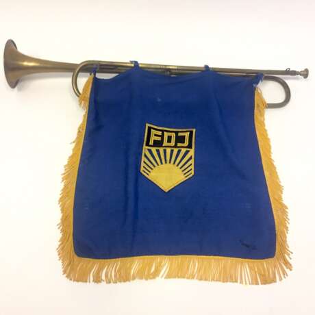 FDJ Fanfare / Trompete mit Fahne DDR Jugendorganisation. Um 1950. - Foto 2