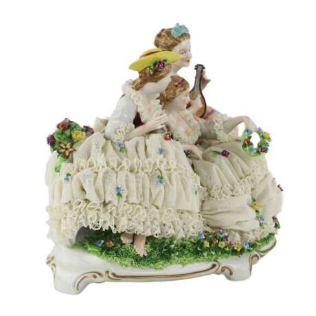 Unterweissbach. Groupe de porcelaine Concert sur l&amp;39;herbe. Porcelain Hand Painted Gilding 20th century - photo 3