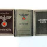 Nachlaß Drittes Reich / WK2: Wehrpaß und zwei Arbeitsbücher. - photo 1