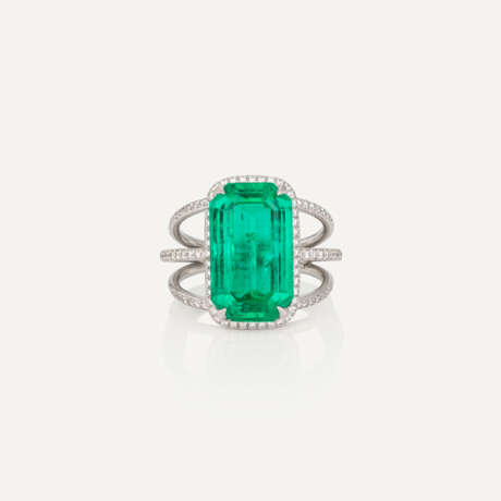 ADLER EMERALD AND DIAMOND RING - фото 1