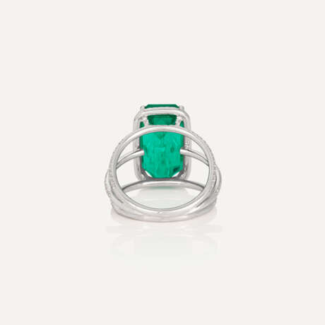 ADLER EMERALD AND DIAMOND RING - фото 4