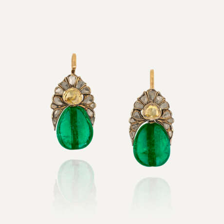 EARLY 20TH CENTURY EMERALD AND DIAMOND EARRINGS - Foto 1