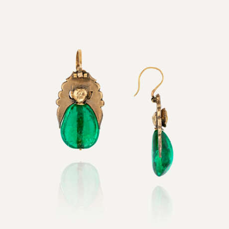 EARLY 20TH CENTURY EMERALD AND DIAMOND EARRINGS - Foto 3