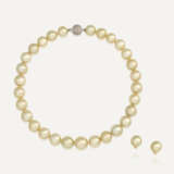NO RESERVE | DAVID MORRIS SET OF COLOURED CULTURED PEARL AND DIAMOND JEWELLERY - фото 1
