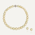 NO RESERVE | DAVID MORRIS SET OF COLOURED CULTURED PEARL AND DIAMOND JEWELLERY - Auktionspreise