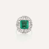 EMERALD AND DIAMOND RING - фото 1