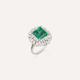 EMERALD AND DIAMOND RING - photo 3