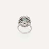 EMERALD AND DIAMOND RING - фото 4