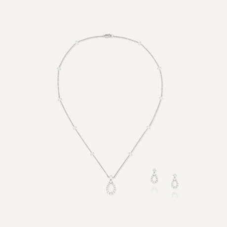 NO RESERVE | HARRY WINSTON SET OF DIAMOND 'LOOP' JEWELLERY - photo 1