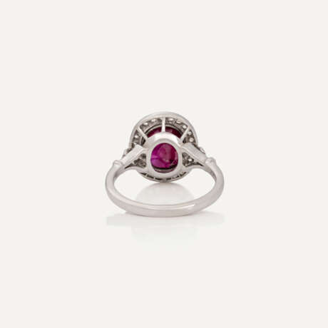 NO RESERVE | EARLY 20TH CENTURY RUBY AND DIAMOND RING - Foto 4