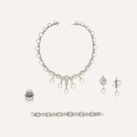 SUITE OF CULTURED PEARL AND DIAMOND JEWELLERY - фото 3