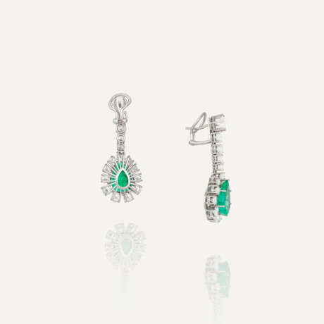 NO RESERVE | EMERALD AND DIAMOND EARRINGS - фото 3