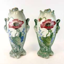 Paar Jugendtsil Vasen: Dekor Mohnblumen und Rittersporn. Luneville Faience / Fayence. Um 1900.