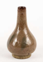 CHINESE LIGHT BROWN PORCELAIN VASE WITH GREENISH SPLASHS AND BEAUTIFUL CRAQUELÉE
