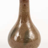 CHINESE LIGHT BROWN PORCELAIN VASE WITH GREENISH SPLASHS AND BEAUTIFUL CRAQUELÉE - фото 1