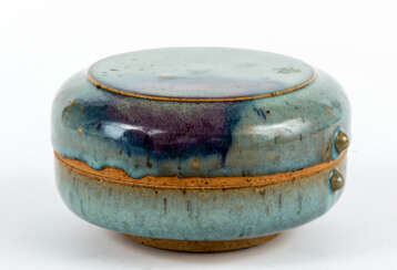 CHINESE LIGHT BLUE GLAZED CERAMIC LID JAR WITH BLUE AND PINK COLORED DASHES OF COLOR