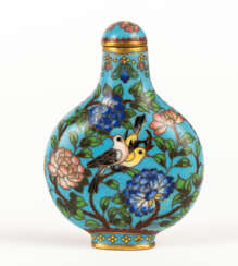 CHINESE ENAMELLED SNUFF BOTTLE SHOWING GOATS, BIRDS AND FLOWERS