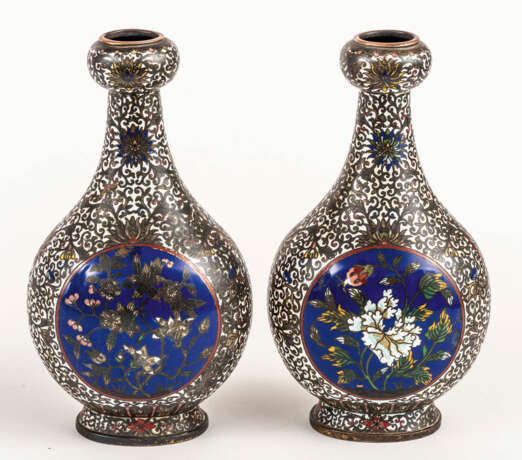 PAIR OF CHINESE COPPER VASES WITH CLOISONNÉ-ENAMEL - photo 1