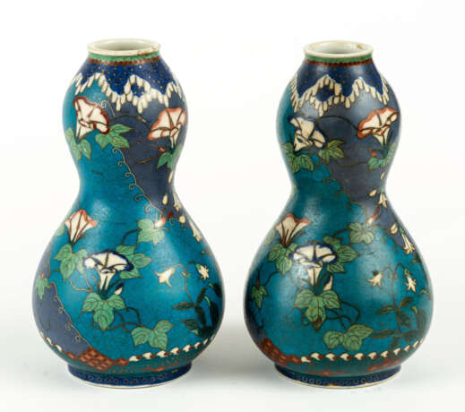 TWO CHINESE PORCELAIN VASES - photo 2