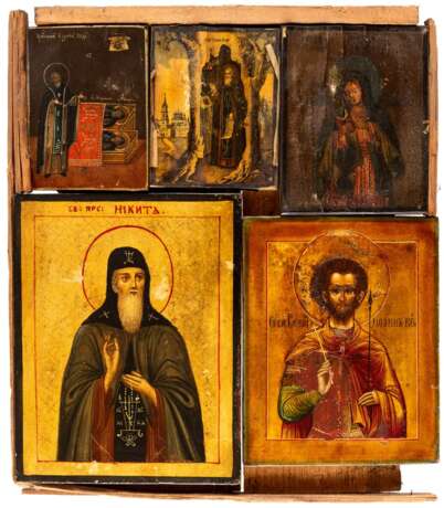 5 SMALL RUSSIAN ICONS UNDER ONE BRASS OKLAD SHOWING THE MOTHER OF GOD AND SAINTS - photo 2