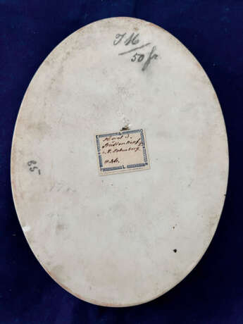 PORCELAIN PAINTING SHOWING THE PORTRAIT OF A YOUNG LADY - photo 2