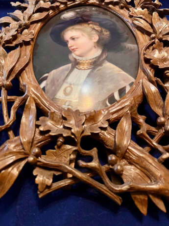 PORCELAIN PAINTING SHOWING THE PORTRAIT OF A YOUNG LADY - photo 5