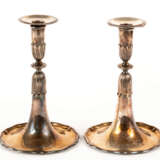 1 PAIR OF TRUMPET CANDLE STICKS - фото 1