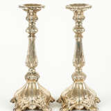 1 PAIR OF SILVER CANDLESTICKS - фото 1