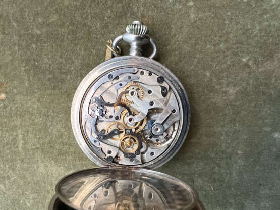 H. MOSER & CIE. CHRONOGRAPH, 30 MINUTE COUNTER - photo 3