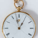 ENGRAVED AND ENAMELED GOLDEN POCKET WATCH - photo 2