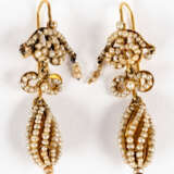 1 PAIR OF GOLD EARRINGS WITH SMALL STRANDS OF PEARLS - photo 1