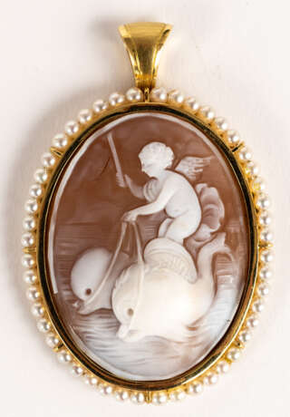 CAMEO PENDANT SHOWING CUPID ON DOLPHINS - photo 1