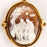 LARGE CAMEO BROOCH SHOWING THE FLIGHT TO EGYPT - photo 1